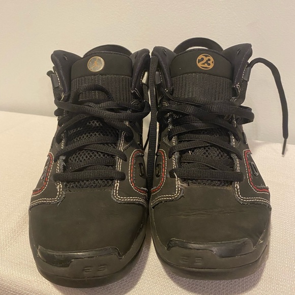 Air Jordan Shoes Black and Red Youth Size 5Y DM1159-003 - Picture 3 of 16